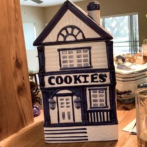 Cookie jar